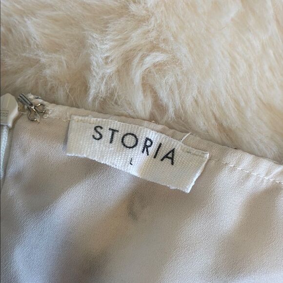 Storia Elegant Cream Floral Tiered Dress - Picture 2 of 7